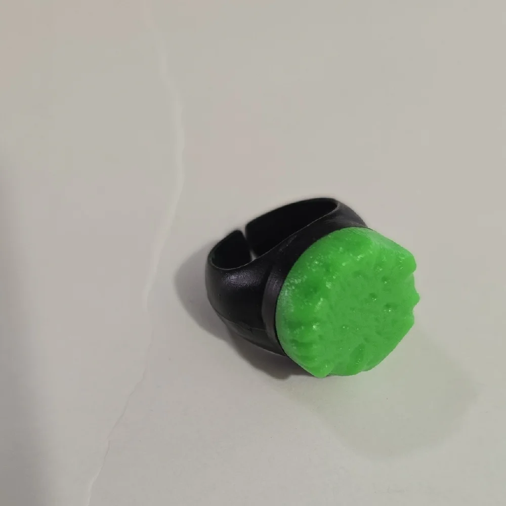 Vintage 1990s Superman magnetic Kryptonite toy ring